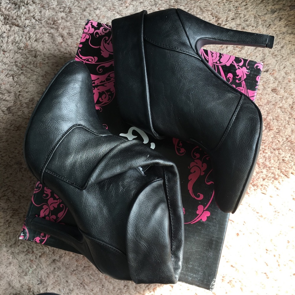 Qupid Black Leather Ankle Heels Boots Booties